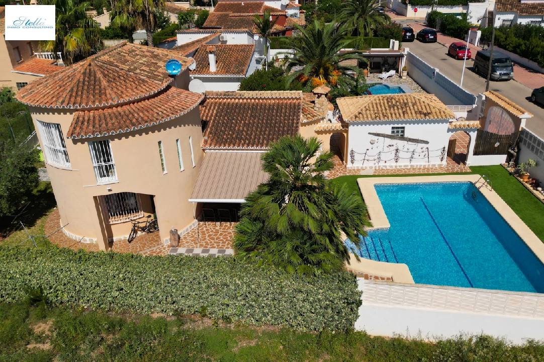 Villa in Els Poblets(Partida Gironets) zu verkaufen, Wohnfläche 175 m², Baujahr 1982, Zustand gepflegt, + KLIMA, Klimaanlage, Grundstück 585 m², 3 Schlafzimmer, 3 Badezimmer, Pool, ref.: RG-0523-4